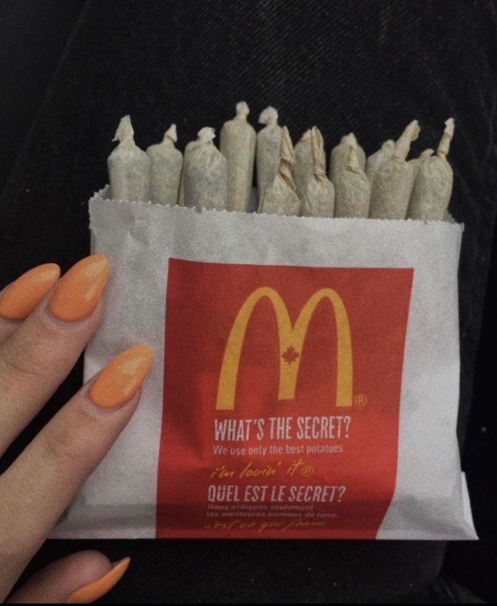 lapagedustoner's tweet image. J’avais une petite faim 🍟