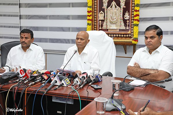 svbcttd's tweet image. TTD CONTEMPLATES A NAVAL ANTI-DRONE SYSTEM(NADS) ( నావల్‌ యాంటీ డ్రోన్‌ సిస్టమ్‌ ఏర్పాటుకు యోచన )

STATE OF ART MUSEUM IN TIRUMALA TO BE READY BY DECEMBER – TTD EO

#museum #stateofart #Tirumala #ttdeo #avdharmareddy