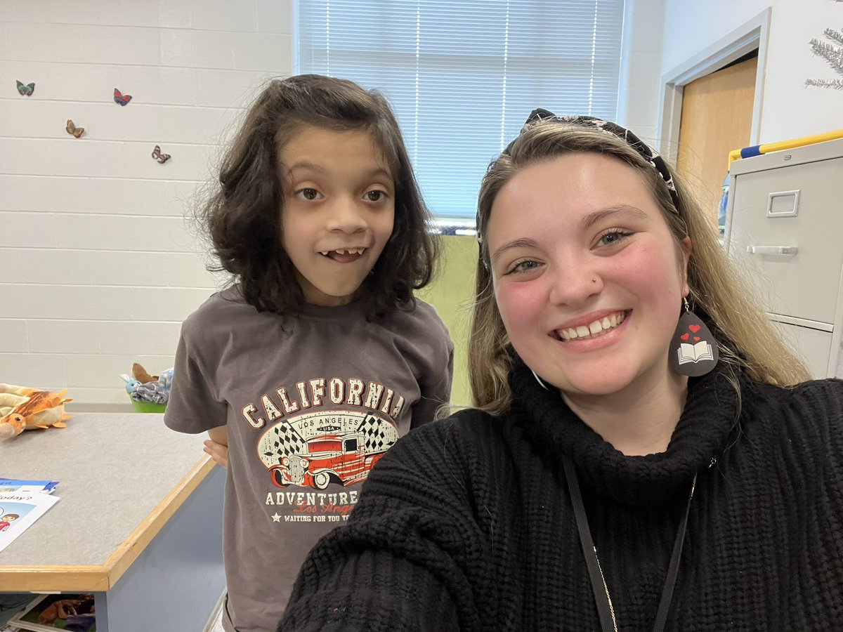 MrsCEbey's tweet photo. So proud of these students! They earned CLASS OF THE DAY in pe this morning! Go room 33!  @BaysideBulldog @sandspike23 https://t.co/zIiQzB4KOb