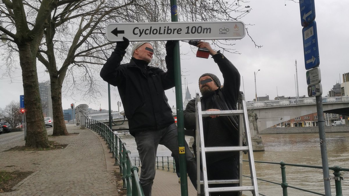 Nouveau sur le RAVeL à Liège, à hauteur du Pont des Arches 🔧🚲

#Eurovelo3 #eurovelo19 #maasfietsroute #bikerepair #Liège #voyageavelo #biketravel #pointsnoeud #labelbienvenuevelo