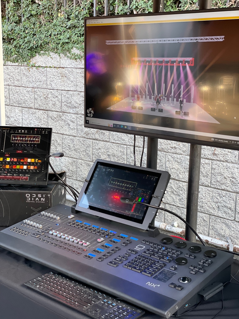 ControlObsidian's tweet image. NX4 includes a high-brightness full HD multi-touch screen; 8 assignable parameter encoders; dedicated Intensity encoder; an assistive mini touch-screen; full keypad &amp;amp; command section &amp;amp; a dedicated grand master.

#obsidiancontrolsystems