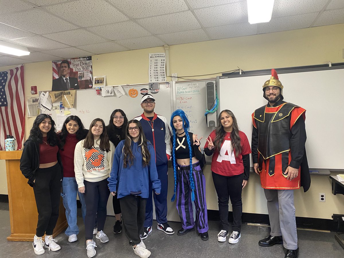 Last day of Psychology 🧠 <a href="/WTCRams/">ClarkeHS</a> This was such an amazing group of students. Good luck on your midterms everyone!!! If I don’t have you again next semester, feel free to stop by anytime and say hi!!!! #greathappenshere