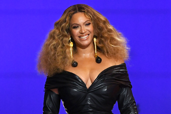 Beyoncé divides fans with Dubai Atlantis Royal live show enoughinformation.com/single-post/be…