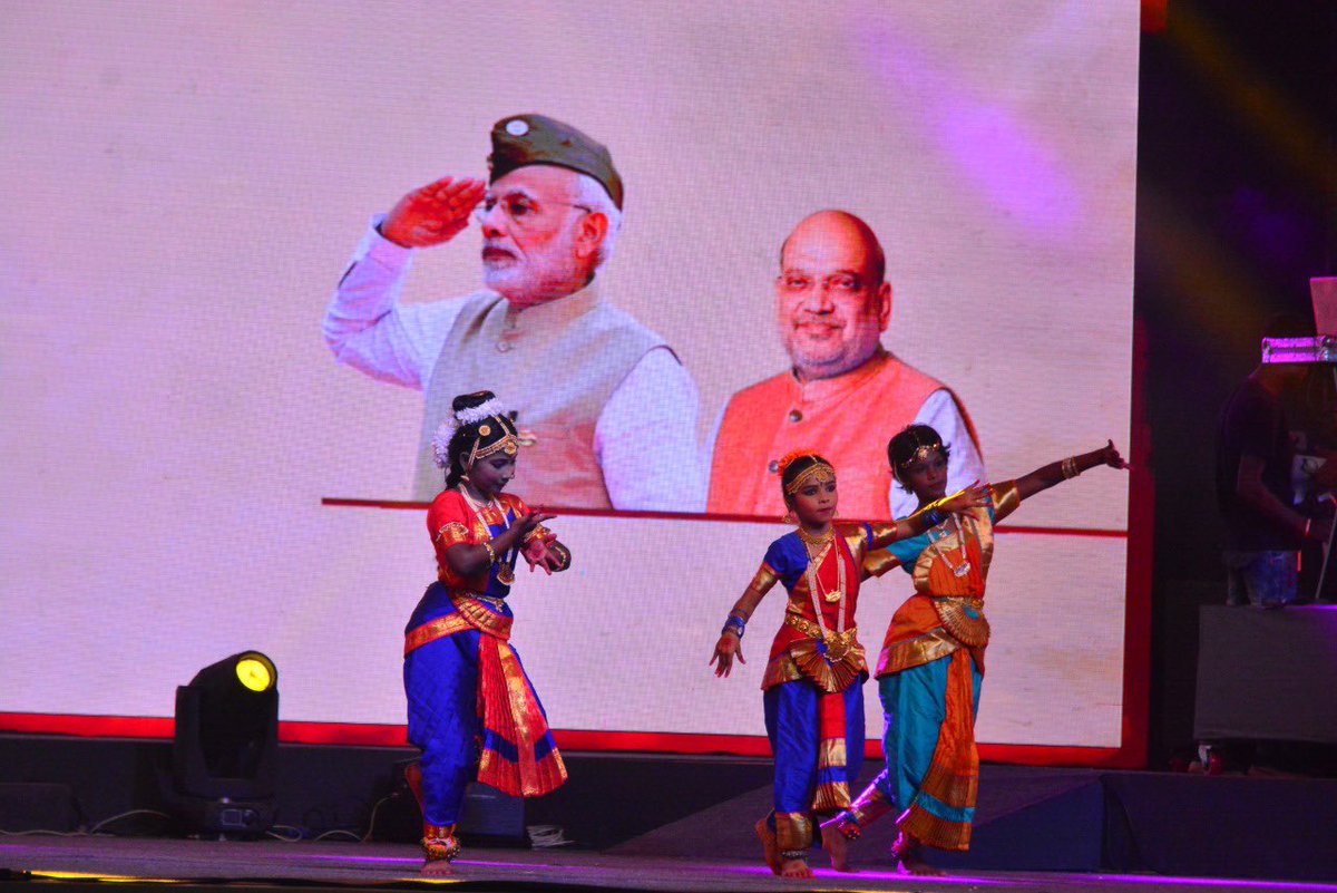 Andaman_Admin's tweet photo. 1/2
नेताजी सुभाष चंद्र बोस की 126वीं जयंती के अवसर पर, माननीय गृह मंत्री @AmitShah जी ने पोर्ट ब्लेयर में गृह मंत्रालय के "आइकॉनिक इवेंट वीक” में भाग लिया। माननीय गृहमंत्री ने स्वतंत्रता आंदोलन में नेता जी के महान योगदान को याद किया और कहा कि नेताजी “ध्रुव तारे” की तरह हैं https://t.co/gwumpDP4hH