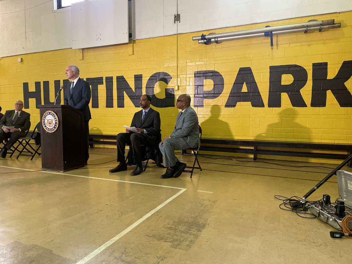 maitasoukup's tweet photo. When @SenBobCasey and @PhillyMayor call, our @PhilaParkandRec staff always roll out the red carpet!
Thanks to the Hunting Park Rec team for hosting this press event on a ☔️ Monday morning! #ParksNRecLife #ppr https://t.co/PHvY7L3fjI