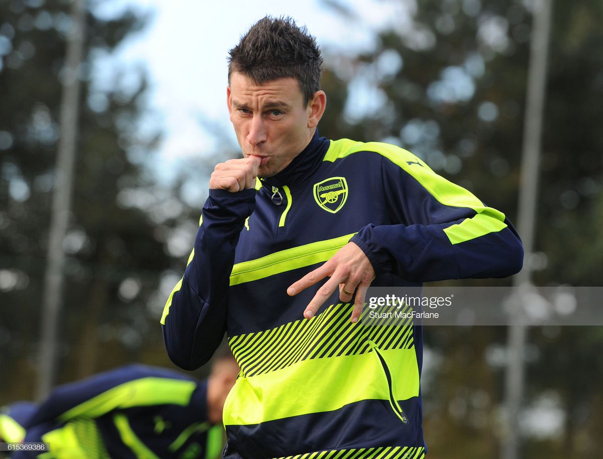 ThrowbackAFC's tweet photo. Arsenal training session, 2016. https://t.co/J02yBgPEic