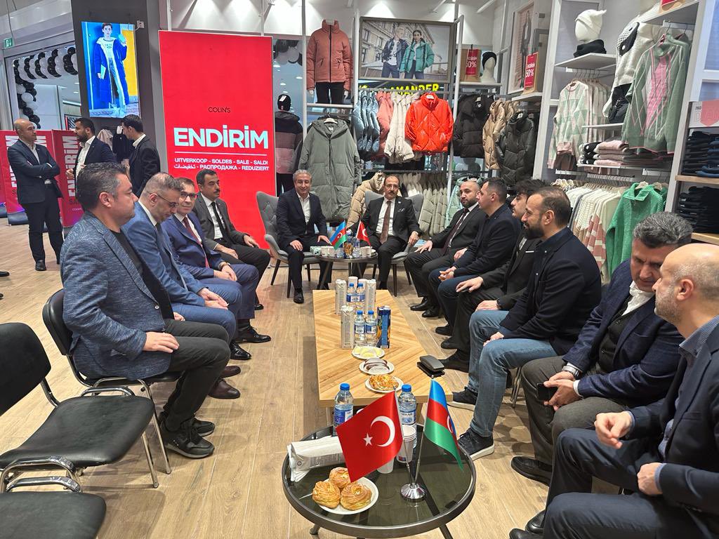 cahitbagci's tweet photo. #MadeinTürkiye @AltinyildizBynr @greydertr ve @colins markalarımızın Bakü #28Mall de açılışlarını Ticaret Başmüşavirlerimiz ve @MUSIADAZ ile yaptık.
Hayırlı ve bereketli olsun.🇹🇷 https://t.co/JY9JuZhRTJ