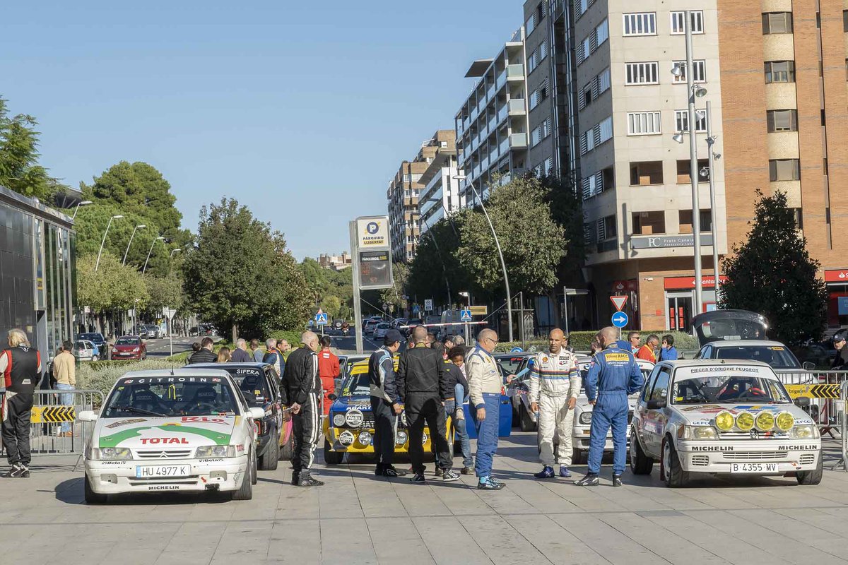 Charlas para calmar los nervios.

Recordad // Recordeu // Remember 
🔜 #RallyCostaDauradaLegend
 📅 9-10 Junio 
📍 Reus

Ya podeis reservar la fecha 🔒
Ja podeu reservar la data!🔒 
#rfeda #cervh #fca #Rally #velocidad #Legend #regularidad #costadaurada #reus