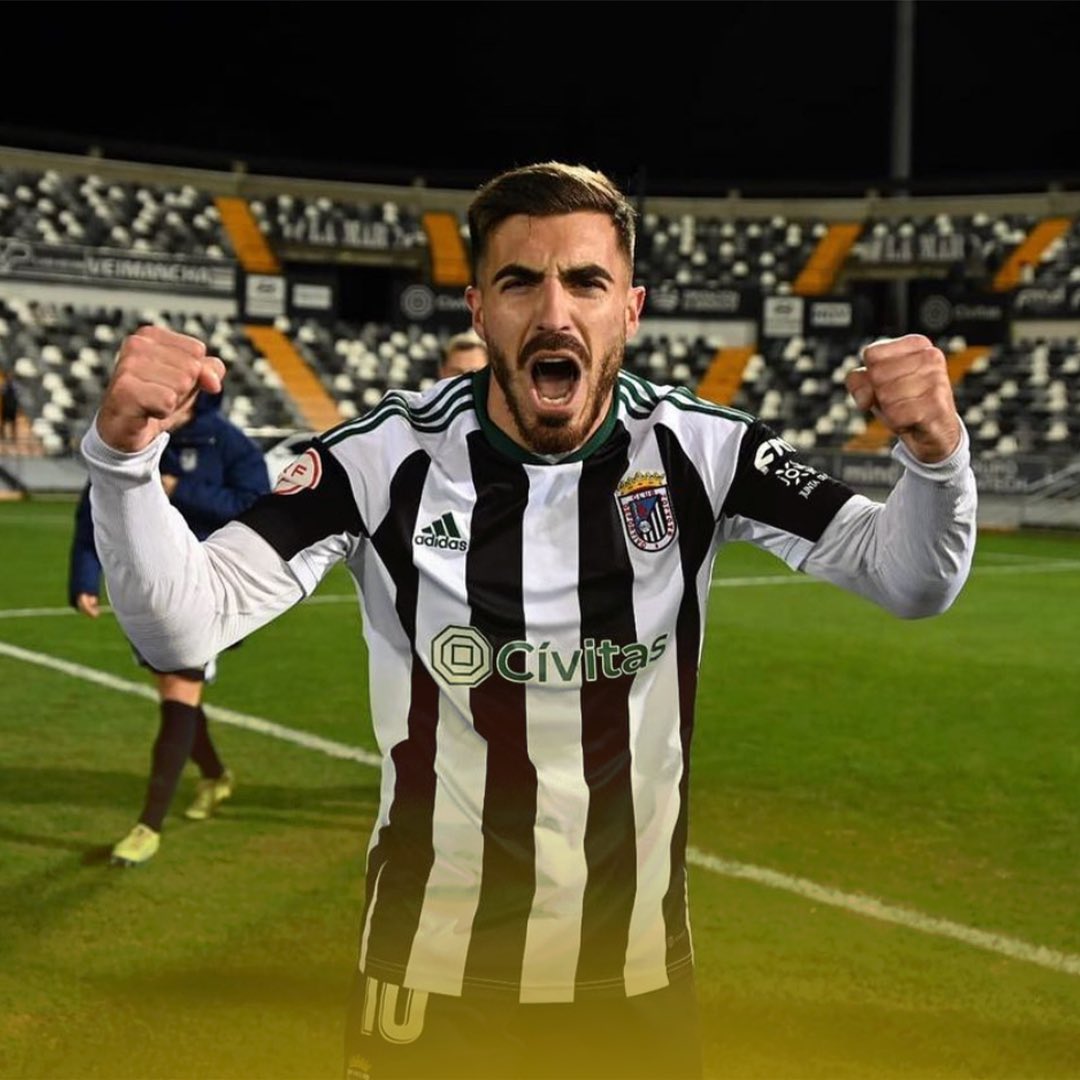 ZELU AGAIN 💥😍| 

Last Saturday Zelu scored one more goal in his private account helping the team get the 3 points. Self-gift of the good ones...😏

C’mon man… THAT’S TOO EASY 🤠 

#GlobalSportsManager #GSMTeam #player #team #badajoz #football #rfef #primerarfef #goal #new
