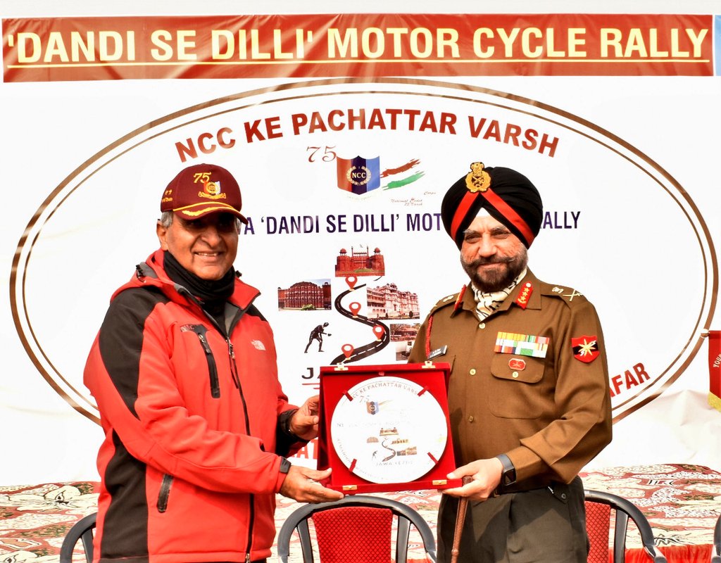 SWComd_IA's tweet photo. "Dandi Se Dilli" 1300 Kms #NCC Motorcycle Rally was flagged in by #LtGenASBhinder #ArmyCdr #SaptaShaktiCommand.27 Bikers &amp; cadets alongwith ADG @NCC_Dte_Gujarat Maj Gen Arvind Kapoor reached Jaipur after completing 1000Kms so far.
#AmritMahotsav
#RepublicDay23 
@HQ_DG_NCC
@adgpi https://t.co/5f4FSZv7gb