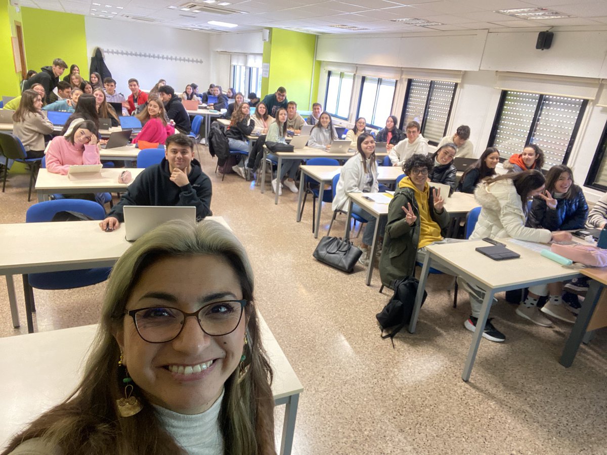 lindacq's tweet photo. Starting the semester!! Welcome #rict2223 and #sosd2223 https://t.co/Ak4h91LAoM