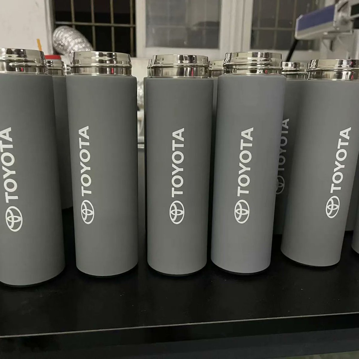 JulliansCollec1's tweet photo. LED THERMAL FLASKS
⚫ 500ml .
⚫ Has *LED* display lid.
⚫ Matte finish.
⚫ Available in red, white, yellow, gray, orange and green.
⚫Brandable
PRICE :1800
🏢 Maximum business center second floor shop M38L
📱☎️ 0711722801
#JulliansCollection #LEDFlasks #thermalflasks https://t.co/5jHh1v0c7Z