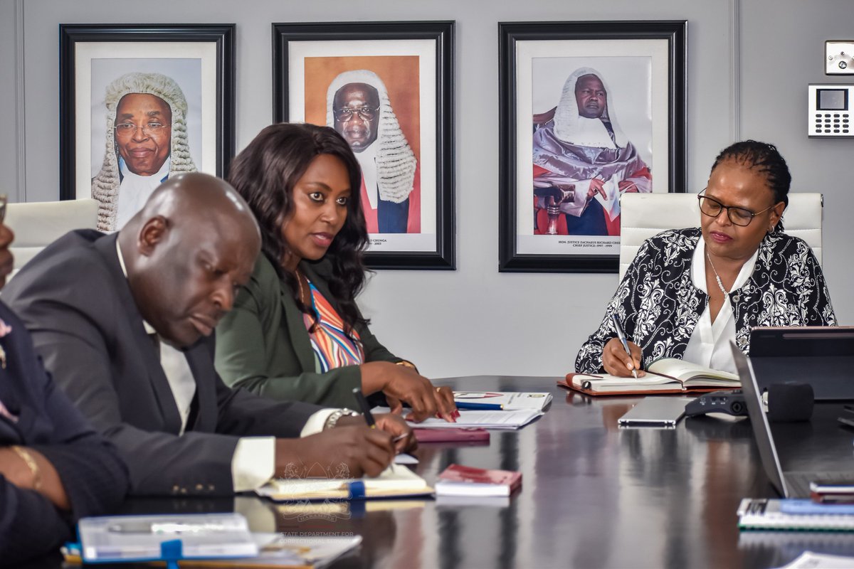 CorrectionalKE's tweet photo. PS @CorrectionalKE @muthonikenya paid a courtesy call to the Chief Justice Hon. Martha Koome in a deliberative meeting at the Supreme Court of Kenya. Also present during the meeting was the PS @SP_Kenya Joseph Motari. https://t.co/SC02meou50