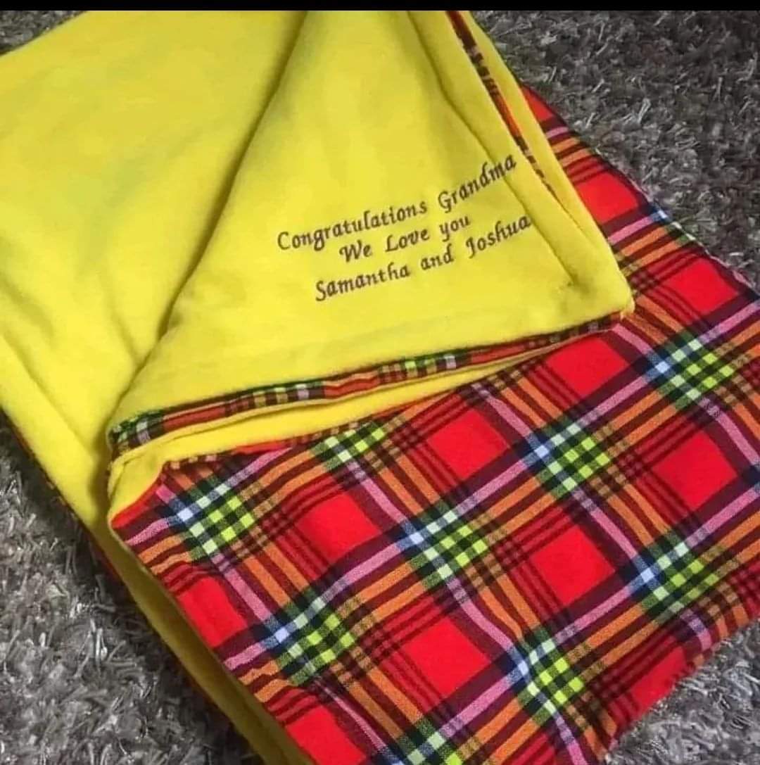JulliansCollec1's tweet photo. GIFT FOT ALL OCCASIONS.
A blend of Masai shuka + fleece blanket.
Embroidered with a message to your loved one.
Made on order.
Price : Ksh. 3000
☎️ 0711722801 to order.
#JulliansCollection #masaishuka #masaiblanket #masailesso #fleeceblanket #nairobi #BBTitians #TheLastOfUsHBO https://t.co/wQN0Y4T7Ip