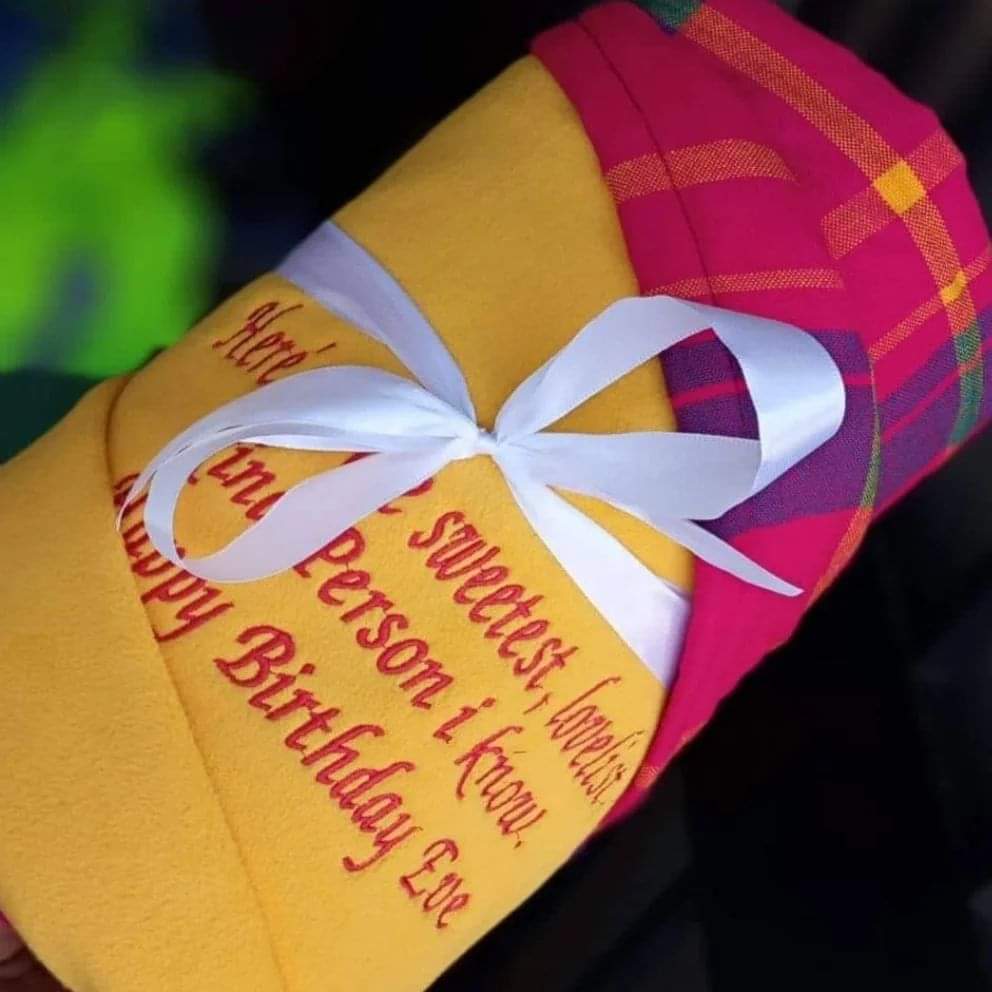 JulliansCollec1's tweet photo. GIFT FOT ALL OCCASIONS.
A blend of Masai shuka + fleece blanket.
Embroidered with a message to your loved one.
Made on order.
Price : Ksh. 3000
☎️ 0711722801 to order.
#JulliansCollection #masaishuka #masaiblanket #masailesso #fleeceblanket #nairobi #BBTitians #TheLastOfUsHBO https://t.co/wQN0Y4T7Ip
