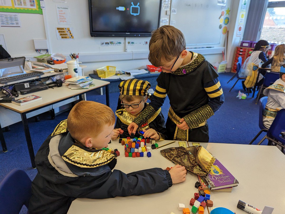 HawthornsMS's tweet image. Year 3 are loving their Ancient Egyptian Day! 🤩 @HawthornsSchool #ASchoolforLife #ancientEgypt #History
