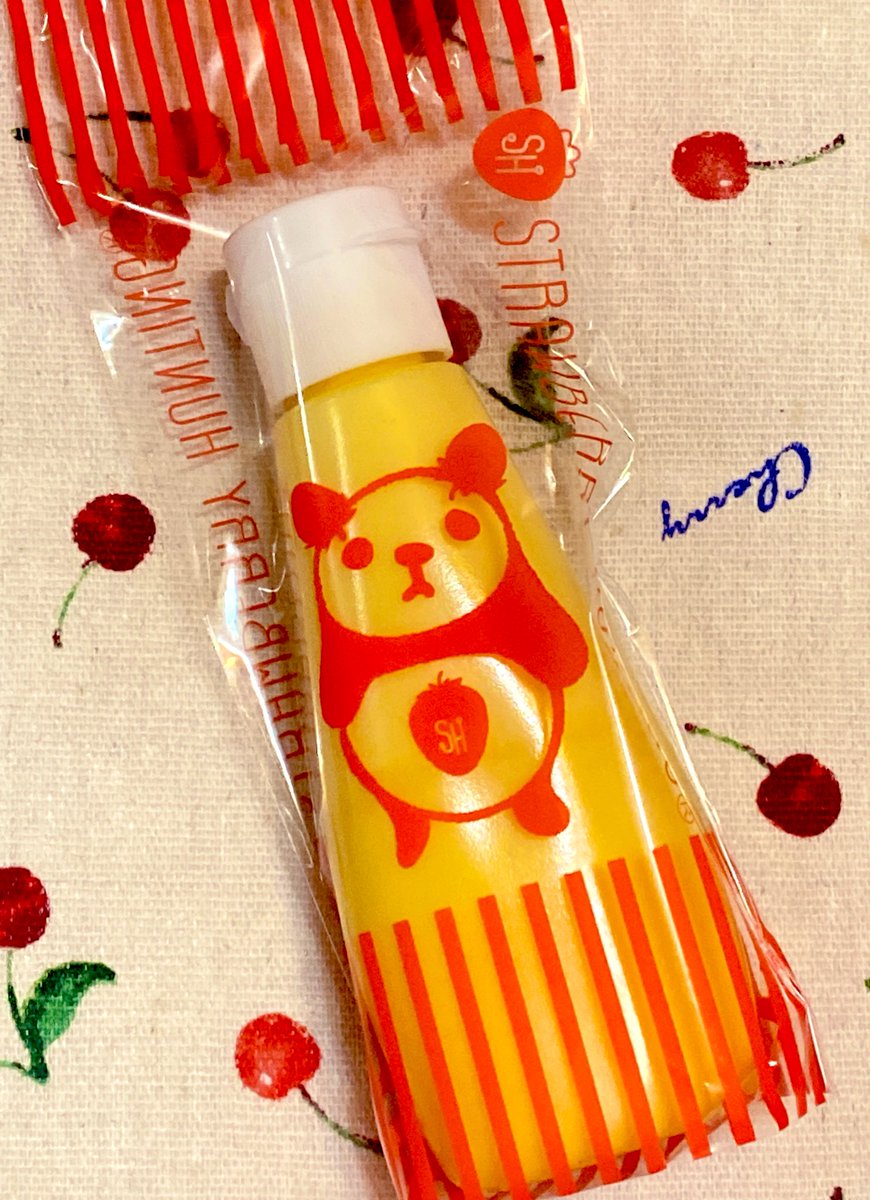 飲むプリンですって‼️
マヨネーズみたいな容器が面白い～子供へのお土産に購入🍮
ちゅーちゅー吸ってますw𐤔🤣🤣w𐤔
