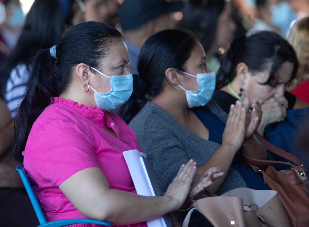 ColPadreArrupe's tweet photo. Hoy es un día cargado de #ilusión pues inicia un nuevo #cursoescolar. En 2023 educaremos en excelencia académica y humana a 1800 estudiantes de #ElSalvador, 100 estudiantes más que en 2022. Ellos vuelven 100% a la presencialidad tras tres años virtuales y semipresenciales #arrupe https://t.co/PaFfh73DCi