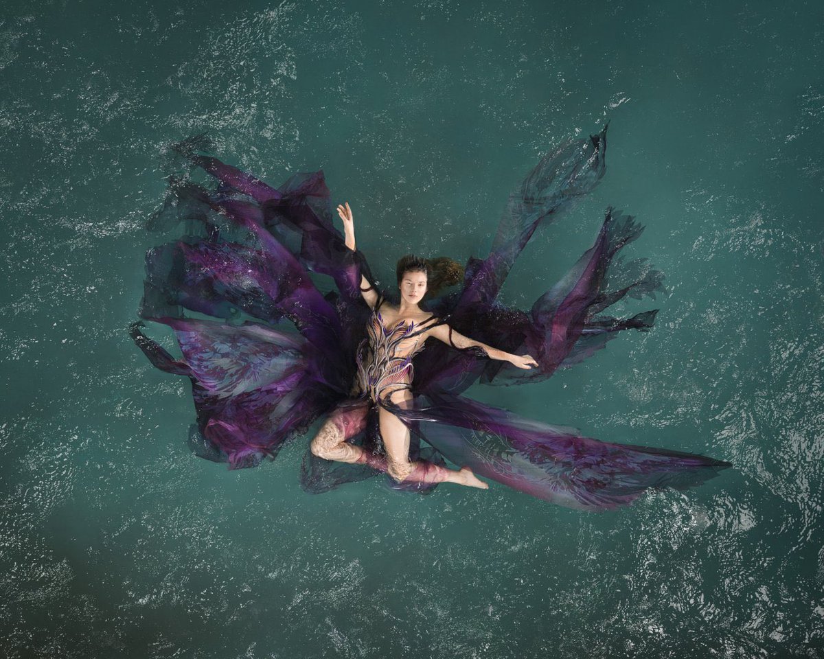 jacquemusx's tweet photo. Iris van Herpen Couture SS23 https://t.co/UUMamcCBGV