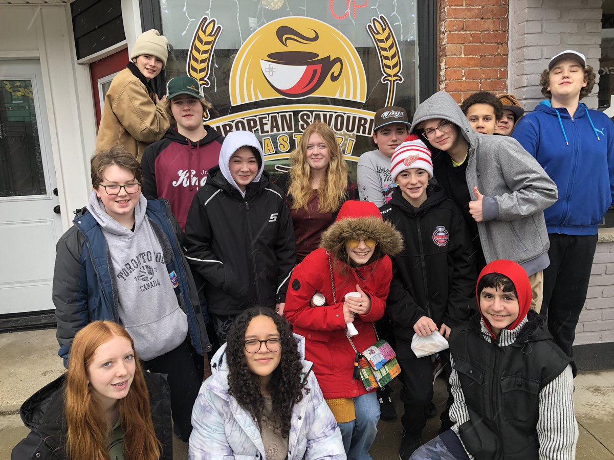 MrAveryLKGeo's tweet photo. Thanks to Hector and Denise for some delicious learning opportunities for our Grade 9 students studying connections between Canadian Industries and Immigration.
#Ecuador #Malta https://t.co/j3vQu0RECV
