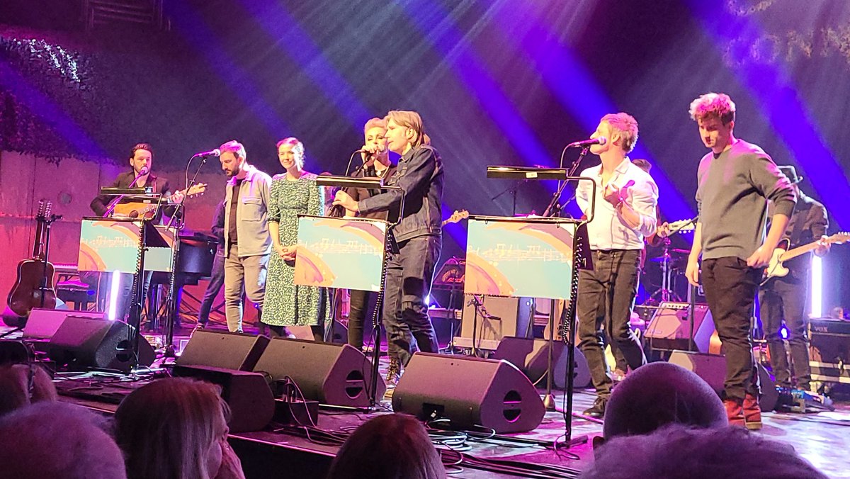 Franct6's tweet photo. @roamingroots wonderful gig yesterday night @ccfest. Can you publish the whole set list? Thanks! https://t.co/g4MjsXNT1r