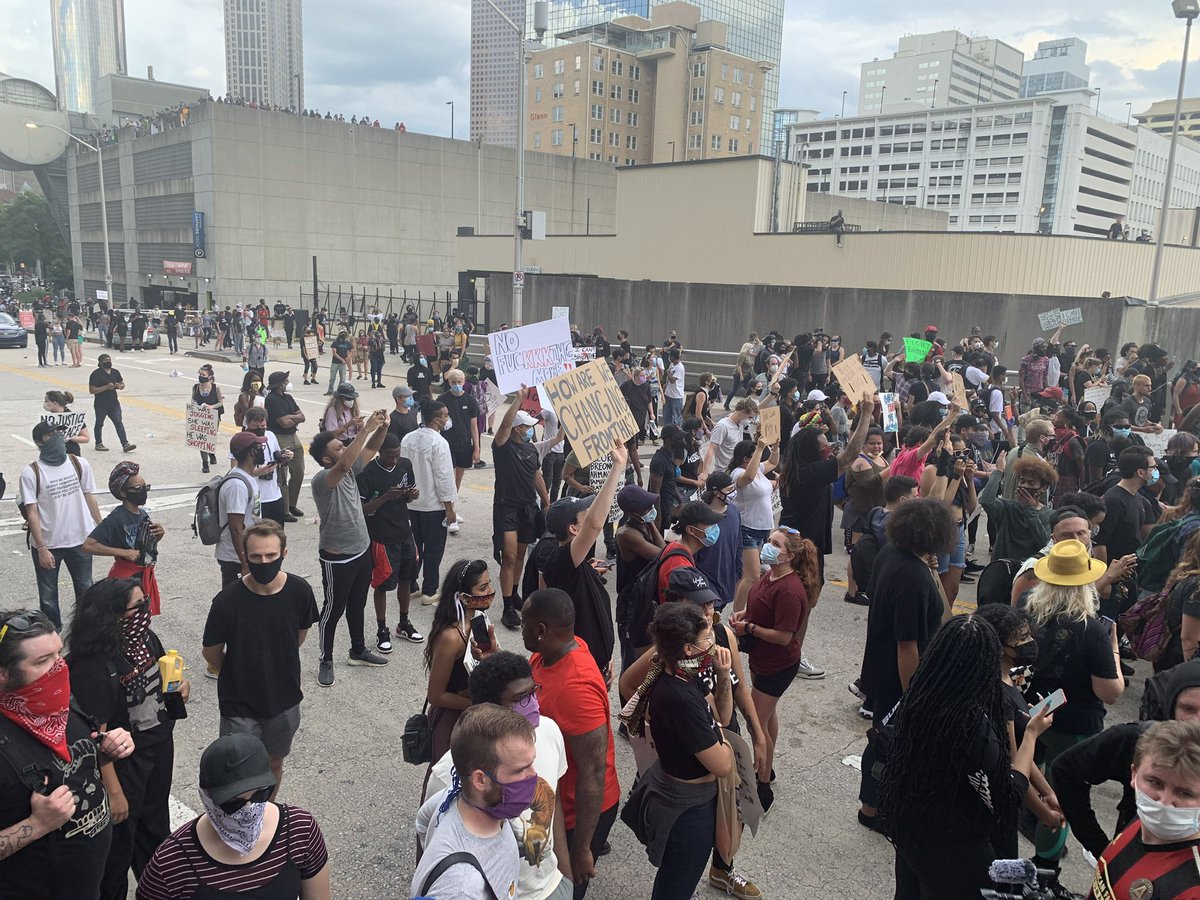 julia_doughty's tweet photo. The idea for “Cop City” was a corporate response to uprisings in 2020 after police killed George Floyd, Breonna Taylor, and here in Atlanta, Rashad Brooks.
Some want to defund and/or abolish the police.
City Council said: #CopCity!
#StopCopCity #SaveParks #StopKillingUs https://t.co/UukRmQcZKy