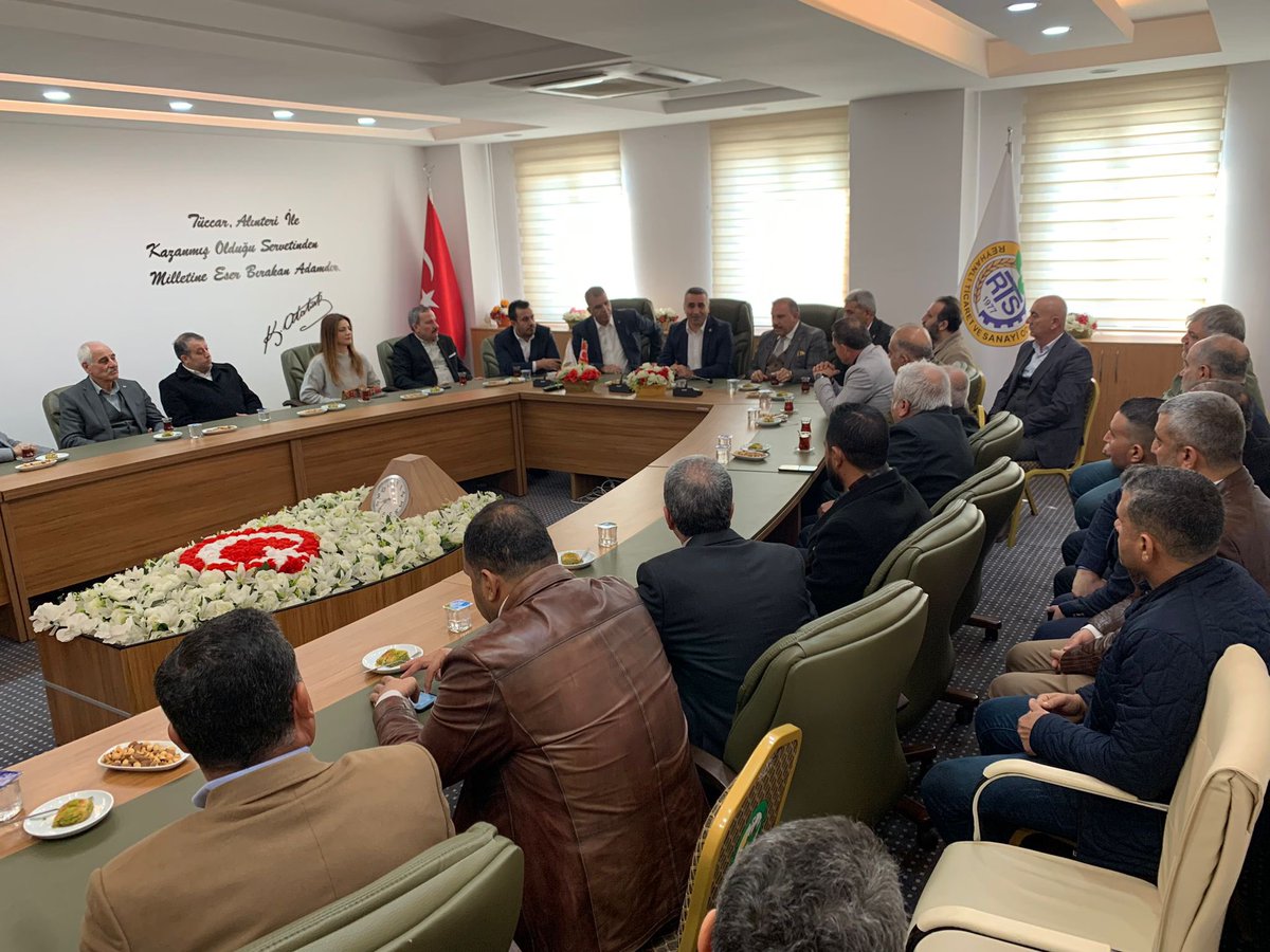lutfikasikci's tweet photo. 📍Reyhanlı
#MHP İl Başkanımız ,Reyhanlı İlçe Başkanımız ve Yönetim Kurulu Üyelerimizle #Reyhanlı Ticaret ve Sanayi Odasını ziyaret ettik.
#RTSO Başkanı Sn. Necmettin Zaroğlu ile Meclis Başkanı Sn. Mahmut İri ve Meclis Üyelerine teşekkür ederim. https://t.co/83WM4rECsl