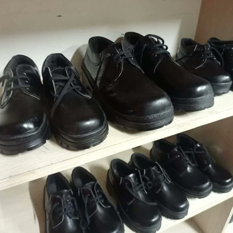 JulliansCollec1's tweet photo. Every school journey begins with a perfect pair of shoes from Jullians Collection
✅Pure leather
✅Has laces
✅ Comfortable
✅ Long lasting
✅ Affordable
We have sizes from 33 - 43
Kes 1850/-
☎️0711722801
We deliver at a small fee.
#JulliansCollection #shoes #BackToSchool https://t.co/GJ0UDDycUB
