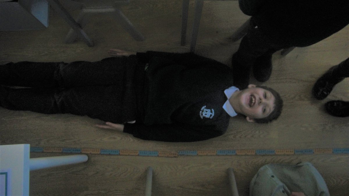 A lovely bit of practical Maths today in #Year3. To kick off our new topic of Length, the class took it in turns to measure each others! No one got near Mr Hynam's 188cm though 😉 #MetresAndCentimetres #PracticalsMaths