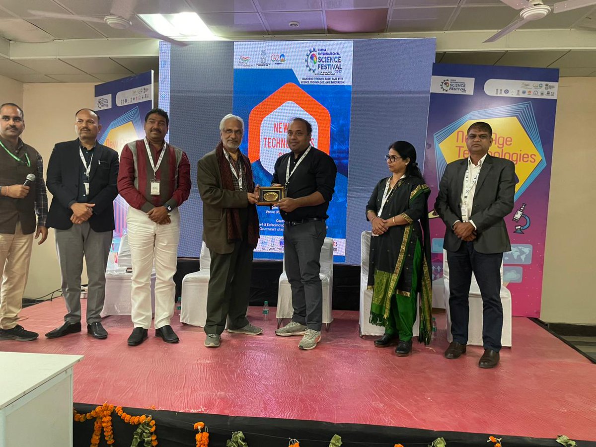 Proud moment for @NitinLab_NABI and @nitsi79 as today the stall of @NABI_India awarded Best 'New Age Technology Award' at #IISFBhopal @iisfest 
The bacterial detection devices #B-SMART & #Bactosense were major attractions.
#IISFBhopal @iisfest