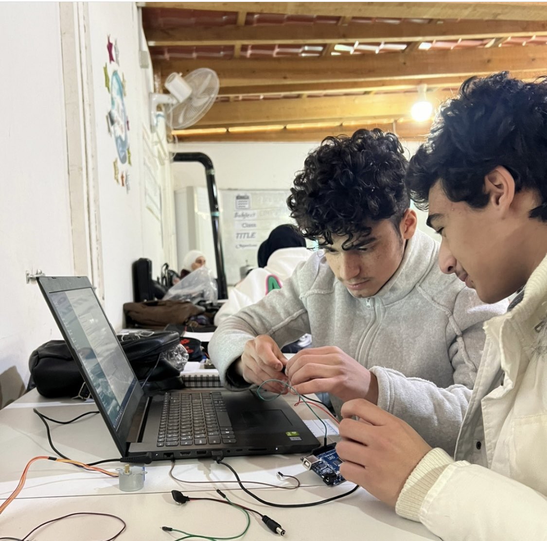 NJoumblatt's tweet photo. STEAM education: A key to access Higher Education for vulnerable youth - Cycle Ill
The project STEAM education is implemented by #Kayanyfoundation and their local partners Young Makers.
#EUinLebanon #EUMadadFund
#HOPESLEBProject #HOPESproiect https://t.co/f1zv777t79