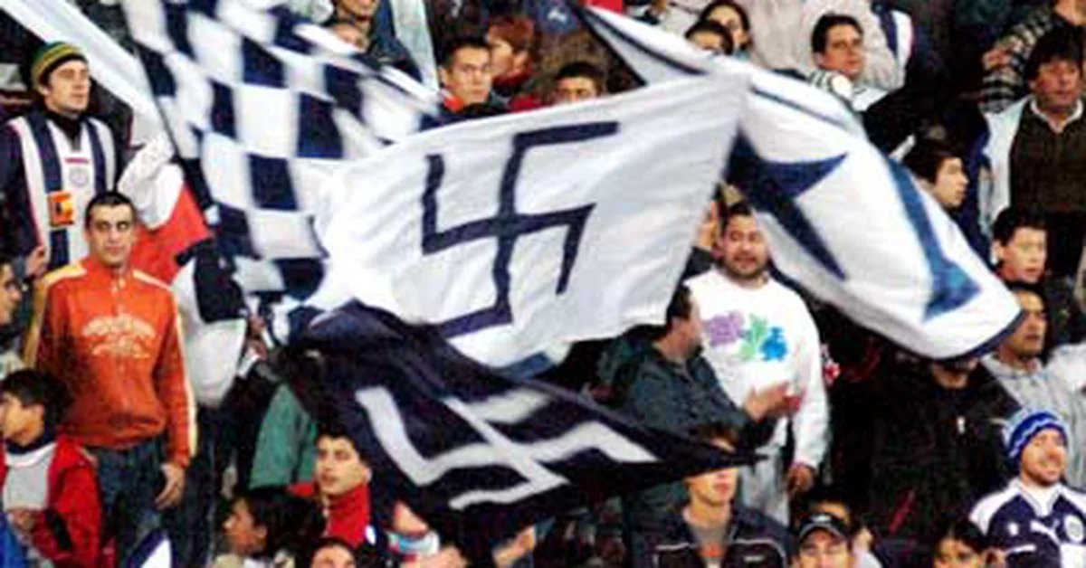 Nuestra bandera / la que hacen ellos.
Nunca estuvo tan fácil para elegir bando, muchachos.