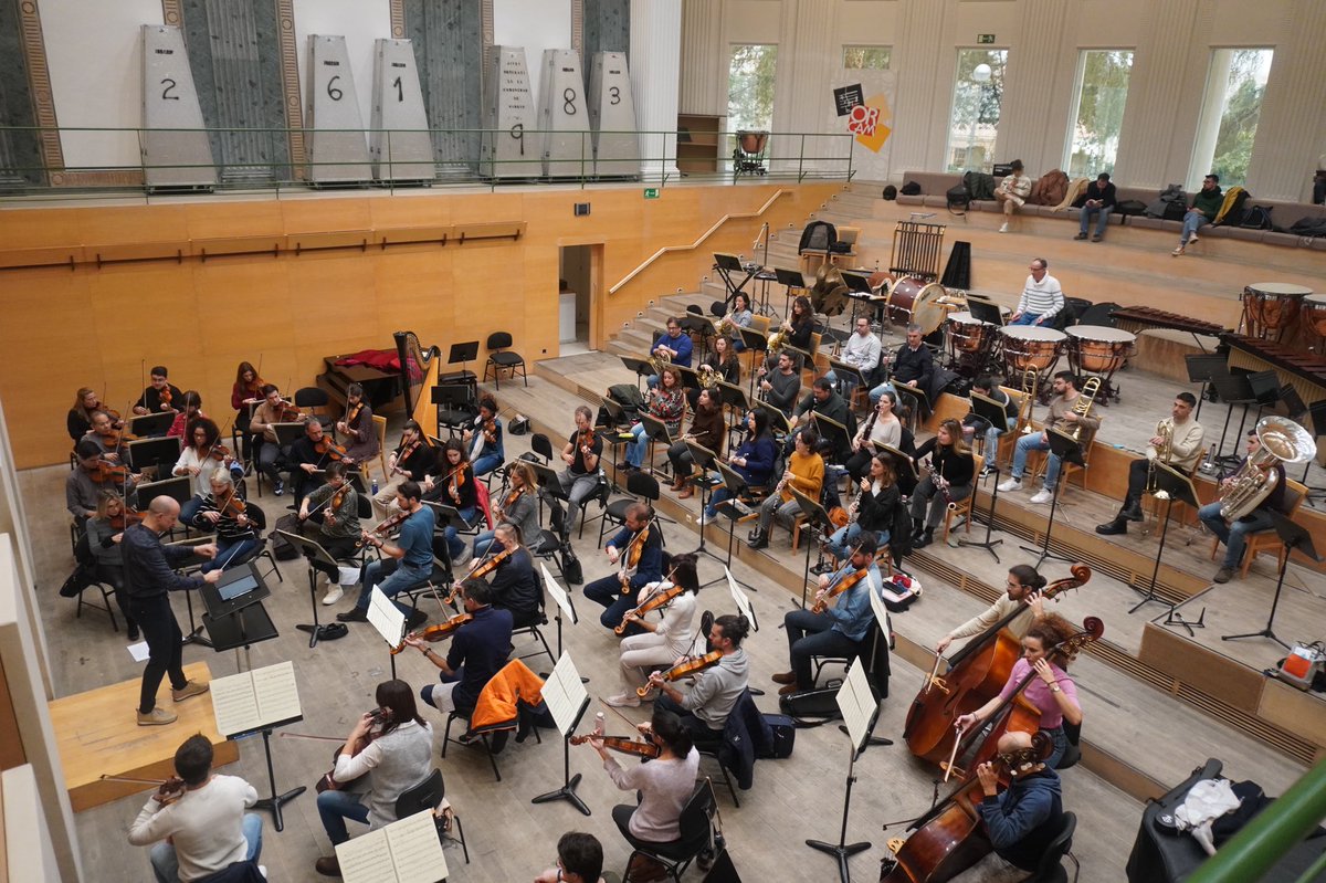ggarciacalvo's tweet photo. Proben zu La Dolores von Tomás Bretón. Bei dieser Gelegenheit dirigiere ich das Orquesta de la Comunidad de Madrid, den Chor des Teatro de la Zarzuela und eine tolle Besetzung. Die Oper wird vom 27. Januar bis 12. Februar aufgeführt.

@TeatroZarzuela @FundacionORCAM @CoroZarzuela https://t.co/4epCbby62y