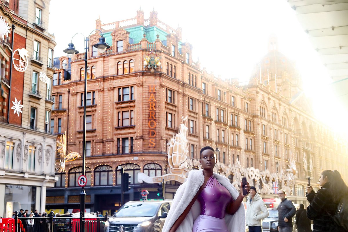 FoodsIs's tweet photo. @Harrods @Harrods @HarrodsService at Knightsbridge, London United Kingdom.

Vogue. https://t.co/L4BklDexdX