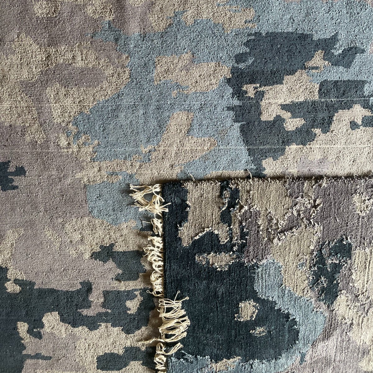 rugcouture's tweet image. An elegant rug knotted in the higher 100k psi in pure silk. #bespoke #puresilk #silkrugs #customsilk #customsilkrugs #silkcarpets #customrugs #handknotted #hk #hknz #newzeland #newzealandwool #woolrug #customflooring #bespokerugs #bespokecarpet #rugcouture #londonrugs #rugslondon