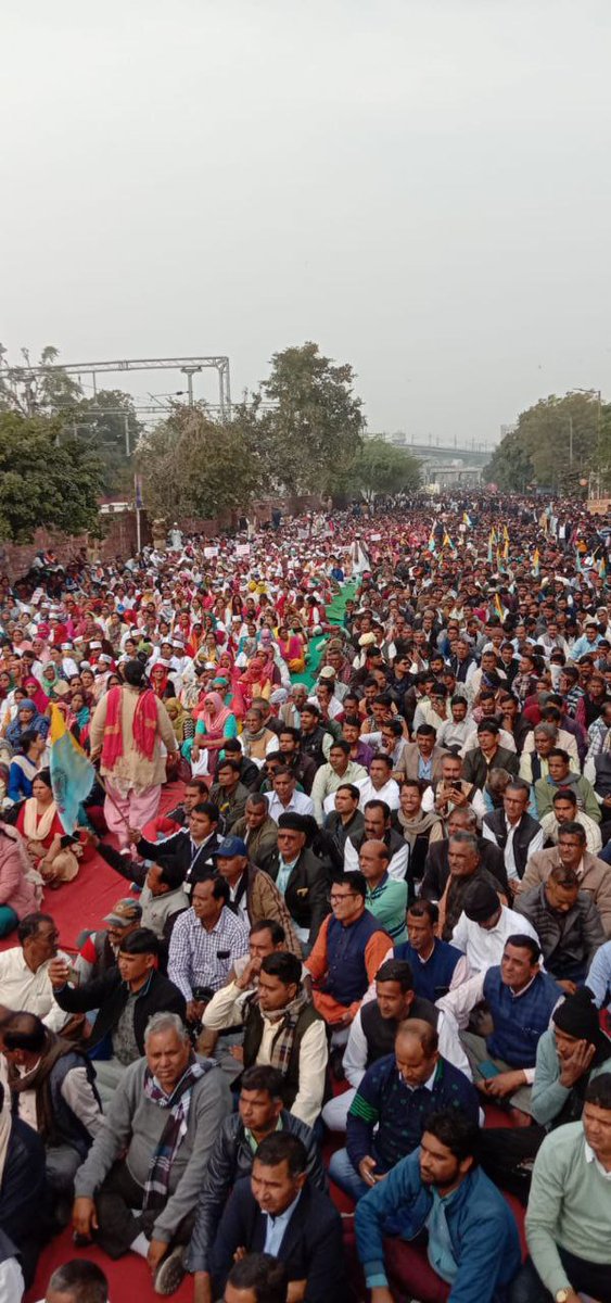 Sanjay1singh2's tweet photo. आने वाला समय और भी मुश्किलों भरा होगा सरकार के लिए,यह सिर्फ आहट मात्र है #जयपुर में जो रैली निकाली गई है यह लगभग 2 कि���ोमीटर दूरी तक का हुजूम था
तबादलो, वेतन, संविदा शिक्षक भर्ती को लेकर है भारी रोष!
#3rdg_टीचर_मांगे_ट्रांसफर
@ashokgehlot51 @dsrajpurohit291 @MahaveerSihag8 @pantlp https://t.co/NoGUyq67Ky