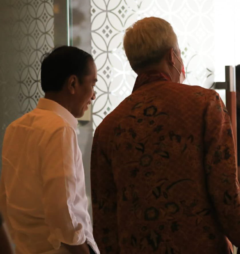 ganjarpranowo's tweet photo. Solo, sore hari sebelum terbang https://t.co/UPym32FwOx