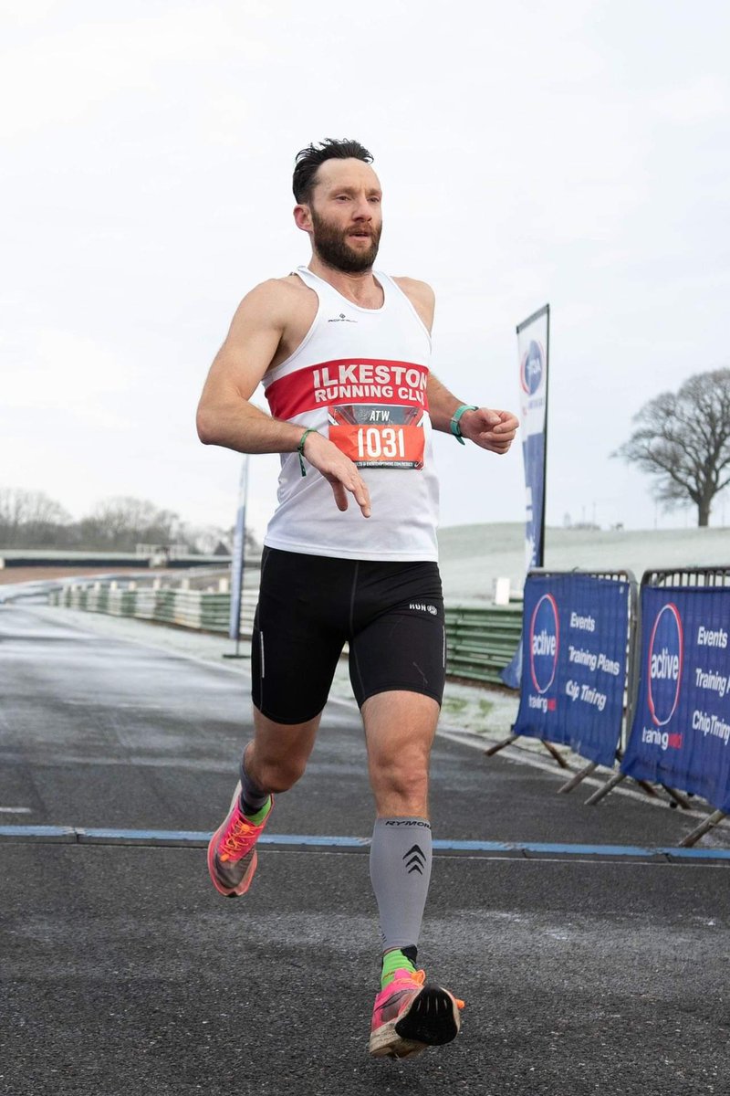 BruceRaeside's tweet photo. Produced a winning performance 🥇 in Freezing cold 🧊 -2°c Conditions yesterday at @eventsatw Mallory Park Run 10k #londonmarathontraining https://t.co/OJdfAnlFVh