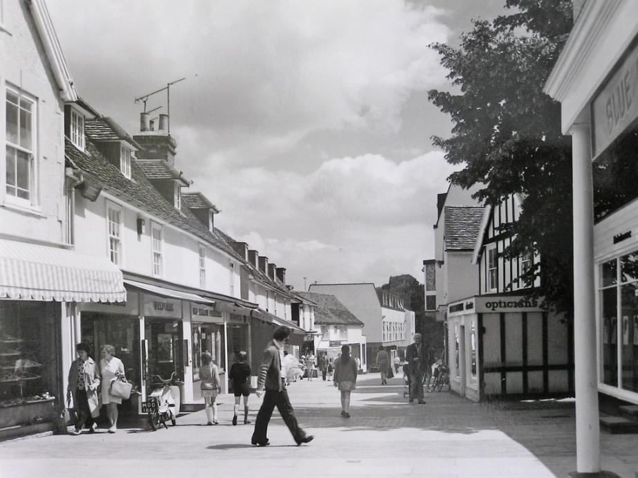 It's amazing how similar our lovely little High Street looks even after all these years. Here it is in 1974. Check out those flares and platform shoes!! #harlow #oldharlow