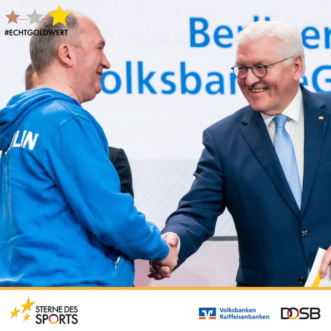 SternedesSports's tweet photo. ⭐ Der #FCInternationaleBerlin gewinnt den „Großen Stern des Sports“ in Gold 2022. 👏 Herzlichen Glückwunsch zum Sieg und zum großartigen Engagement, welches bei der @BeVoBa eingereicht wurde. #SterneDesSports #Sterne2022 #EchtGoldWert #Volksbanken #Raiffeisenbanken @BVRPresse https://t.co/eC8HYD6Dv8