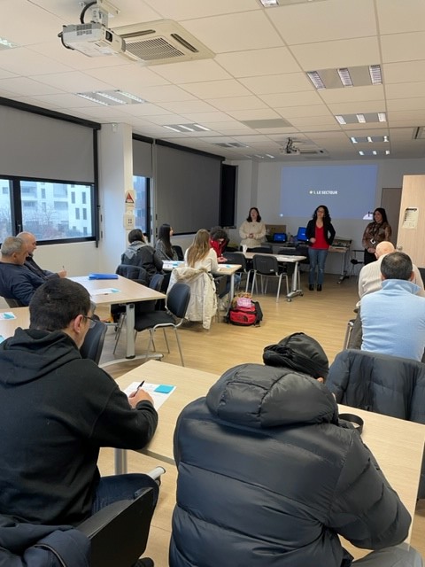 PE_stpriest's tweet photo. Dans le cadre de la semaine des métiers du #numérique, l'agence @PE_stpriest organisait ce matin la Détection de Potentiel Numérique 📲💻🕹️
➡️15 candidat-e-s présent-e-s
➡️100% de réussite aux tests
Merci à @M2iFormation qui est venu présenter le secteur ! https://t.co/M5i1STnOro