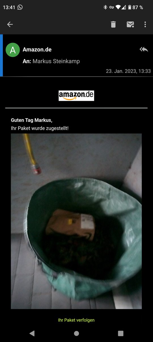 Hey <a href="/amazonDE/">Amazon.de</a> ... Post-Streik hin oder her ... dass Euer Zusteller vorfährt und obwohl wir da sind nur das Paket rauswirft, sei es drum. Aber in der Zeit, in der er das Foto vom Paket in unseren Gartenabfällen (!!!) gemach hat, wäre ich auch zur Tür gekommen. Zuviel Druck?