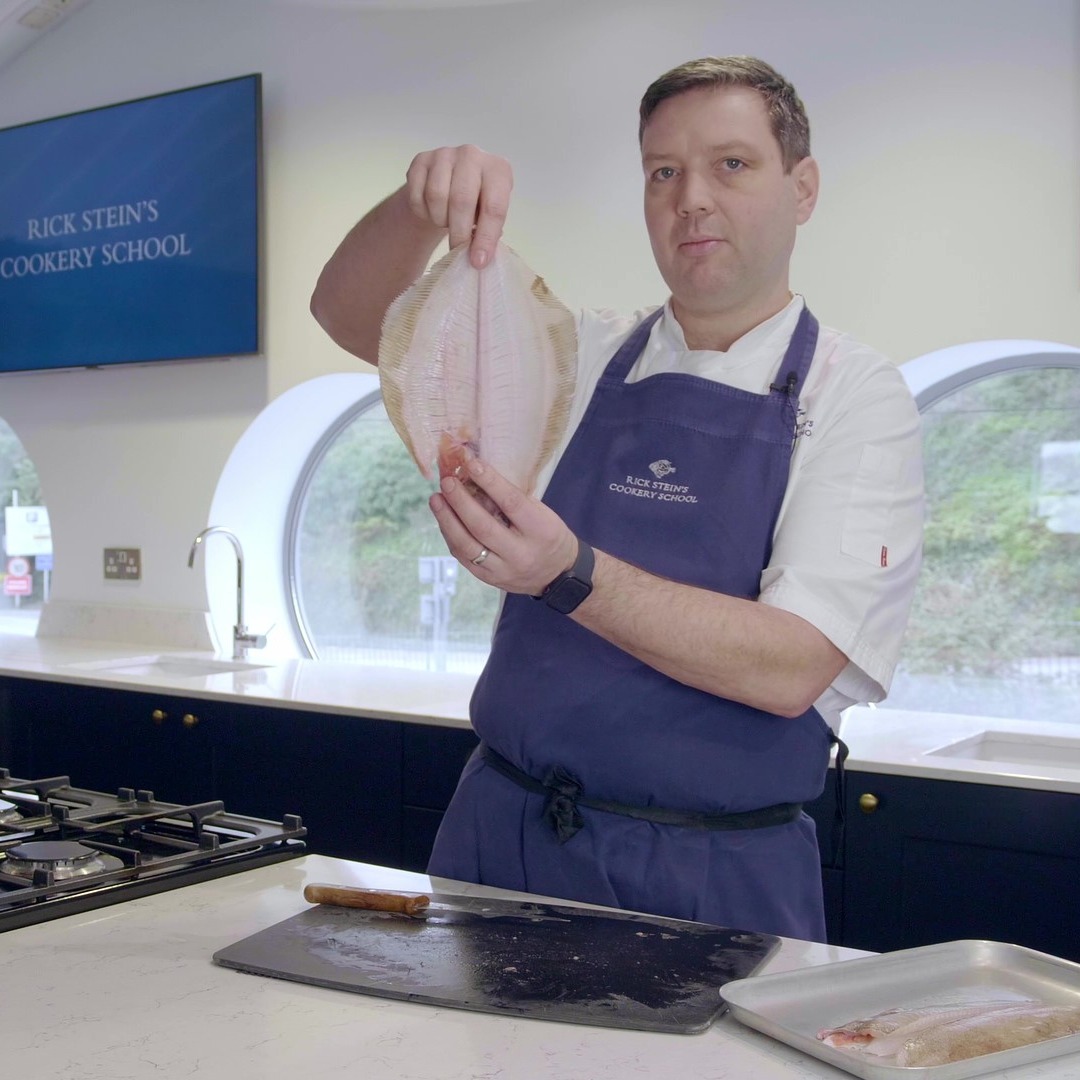 Rick Stein Restaurants (@ricksteinrest) on Twitter photo How to fillet a flat fish ๐ The thought of filleting a whole fish might seem like a daunting one, but following our new video from Head Chef Lecturer at <a href="/RickSteinSchool/">Stein's Cookery Schl</a>, Nick Evans, makes it easy to master. Watch and follow his tips at home here: bit.ly/3iYgOtU How to fillet a flat fish ๐ The thought of filleting a whole fish might seem like a daunting one, but following our new video from Head Chef Lecturer at <a href="/RickSteinSchool/">Stein's Cookery Schl</a>, Nick Evans, makes it easy to master. Watch and follow his tips at home here: bit.ly/3iYgOtU