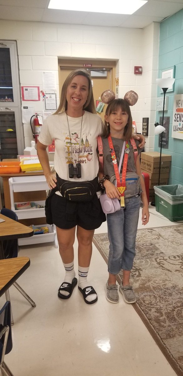 MrsAStocker's tweet photo. Tacky tourist day @EESpanthers @collierschools #literacyweek2023 https://t.co/1rGrxdKHpD
