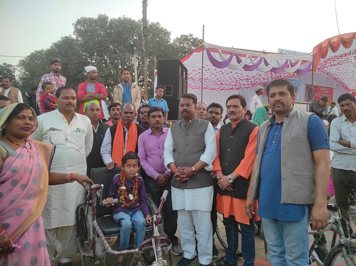 MlaShivnarayan's tweet photo. *बांधवगढ़ विधायक शिवनारायण सिंह की उपस्थिति  मे सपन्न हुआ आनंद उत्सव कार्यक्रम*             नौरोज़ाबाद // उमरिया जिले   नगर परिषद नौरोज़ाबाद के द्वारा स्थानीय राम लीला मैदान मे बांधवगढ़ विधायक शिवनारायण सिंह के उपस्थिति में सम्पन्न हुआ. https://t.co/xM48FEf8om