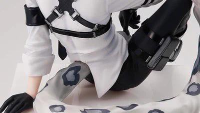 これベルトの上から出てるようにも、みえる、か……???? 