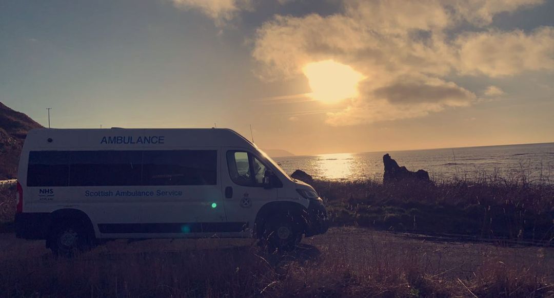 Scotambservice's tweet image. Jack Henderson from Leverndale Station took this beautiful photo of sunrise in Campbeltown 🌅👏

What an inspiring start to the day 💙

#NHSscotland #emergencyservices #bluelightheroes #paramedics #officeviews