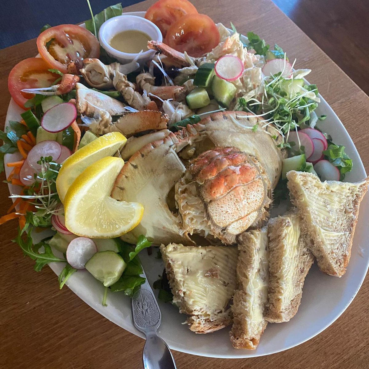 StartBayInn's tweet photo. Are you someone who only eats salads in summer? Our beautiful crab #salad is a must when available, take your time enjoying picking the #crab out &amp; savour every mouthful 🦀🥗⁣
⁣
#CrabSalad #SavourEveryMouthful #FreshCrab #Pub #ThatchedPub #PubFood #DogFriendlyPub https://t.co/JCWmWsPfXT