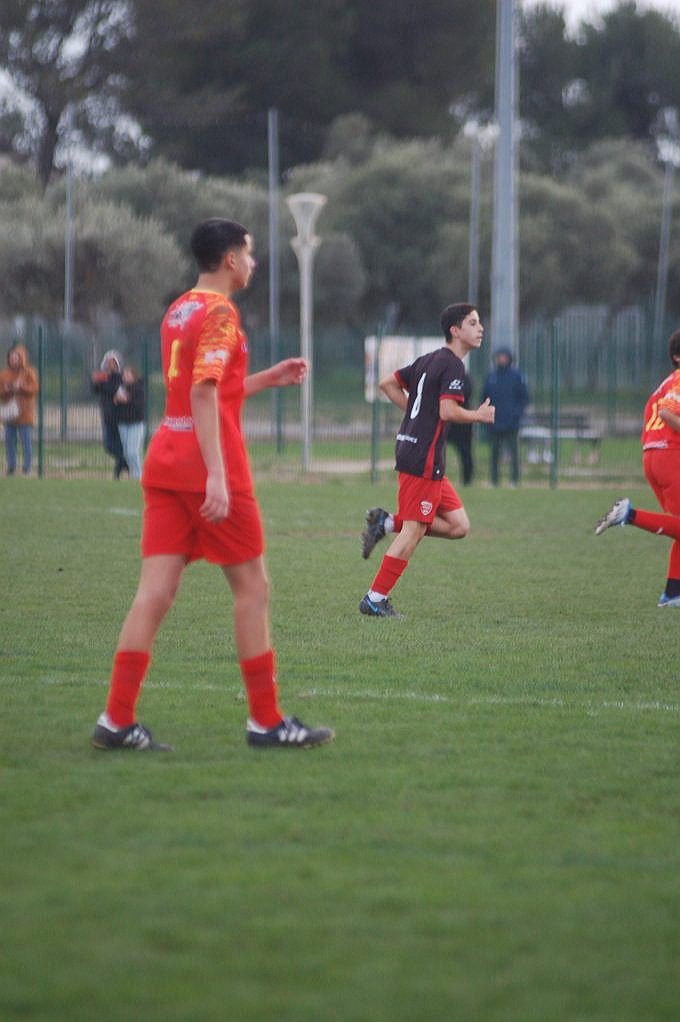 NinaDogman's tweet photo. Les danseus du football ⚽ merci Monsieur Benzema 🙏🌟le club de junior quartier Nîmes ont gagné 3/0.....PELÉ EST UNE LUMIÈRE EN VOUS LOL 🙏🌟Avec Idir RAPPOL-FOUGHALI celui qui ce donne à tout les clubs pour l'amour 💕 du football dans l'ancienne âme 🙏🌟💪🏼 https://t.co/7LcIjxKzyv