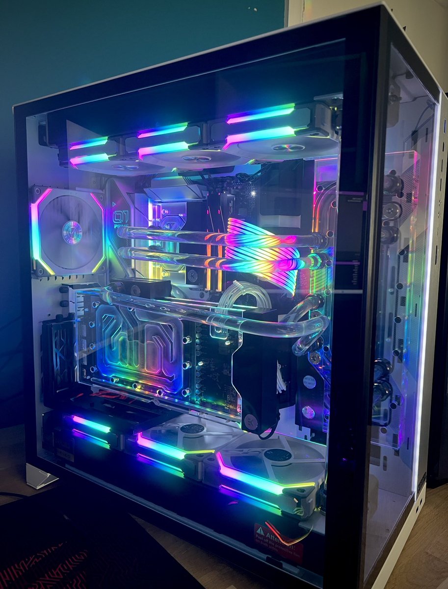 TheOGMagic_'s tweet photo. @LinusTech rate my pc…🤓
-
RTX 4090 24GB Suprim X, AMD Ryzen9 7950x, CPU Cooler: EKWB custom loop, ASUS Prime X670-E Pro WiFi, 64gb 6000MHz DDR5 G.Skill Z5 Neo RGB, M.2: 4TB Seagate FireCuda 530, 4TB Seagate Barracuda, 1500w Corsair Pro HXi #nerdlife https://t.co/qGMjoCnB1d